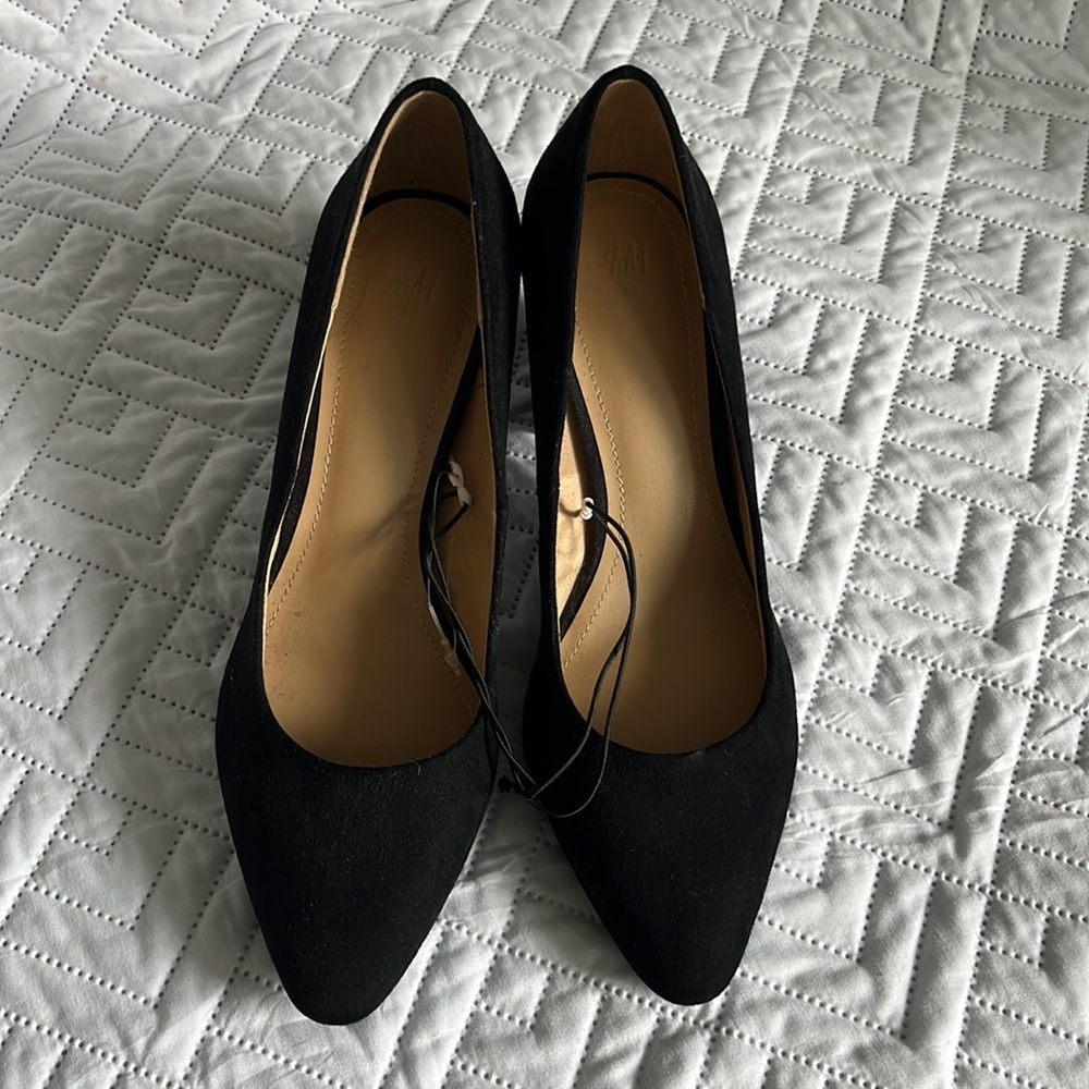 H&M NWOT faux suede black heels